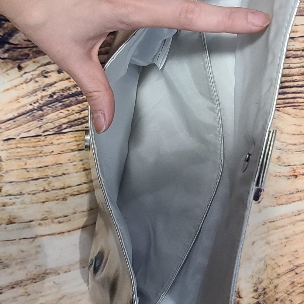 Bean Shape Silver clutch U by Ungaro - Picture 4 of 5